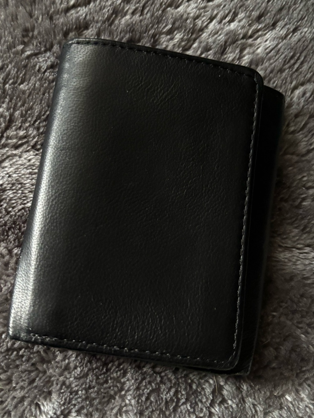 Roundtree men’s Black Leather Bi-Fold Wallet - Classic Minimalist